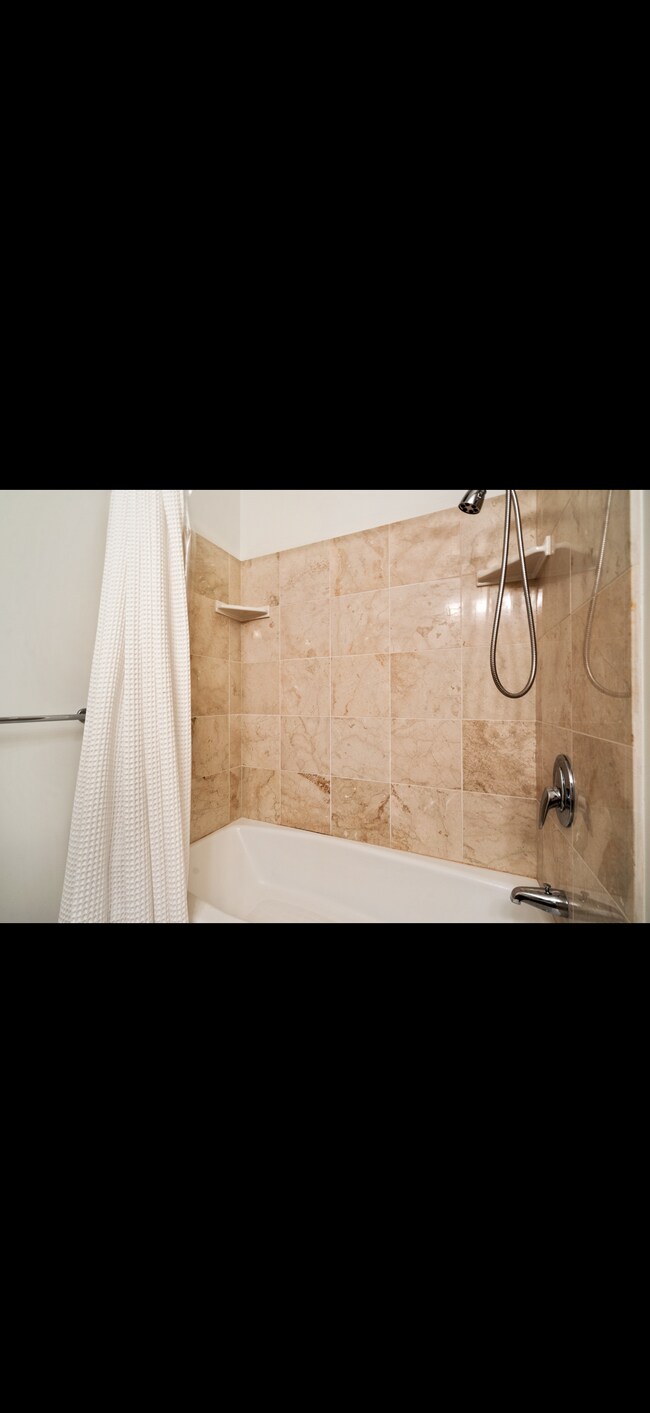 Building Photo - 1128 Westmoreland Cir