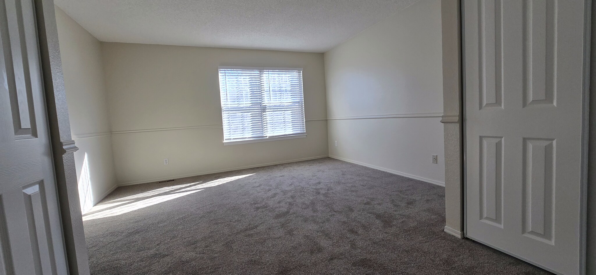 Building Photo - 9824 W Cornell Pl