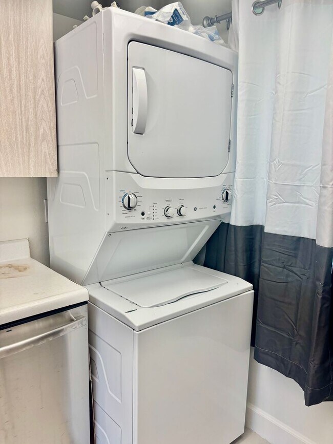 Building Photo - Bright & Airy 3-Bedroom Condo in Prime Moraga Location!