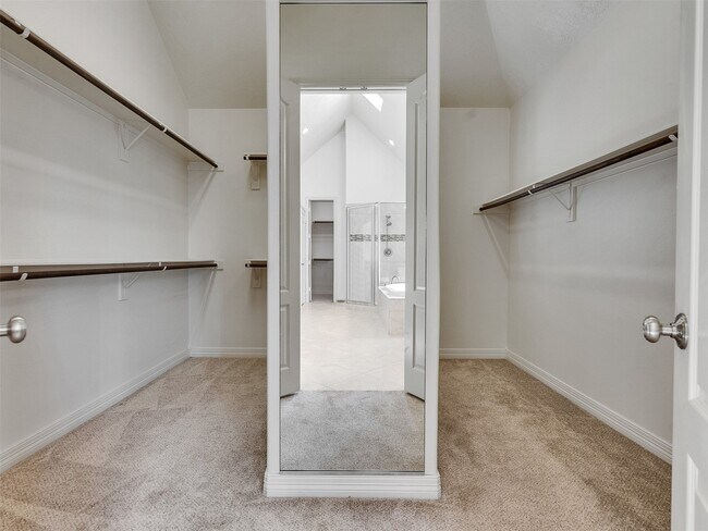 Building Photo - 28003 Iberville Glen Dr