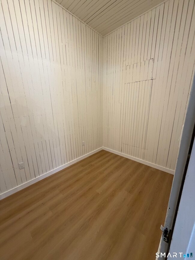 Building Photo - 473 Amity Rd