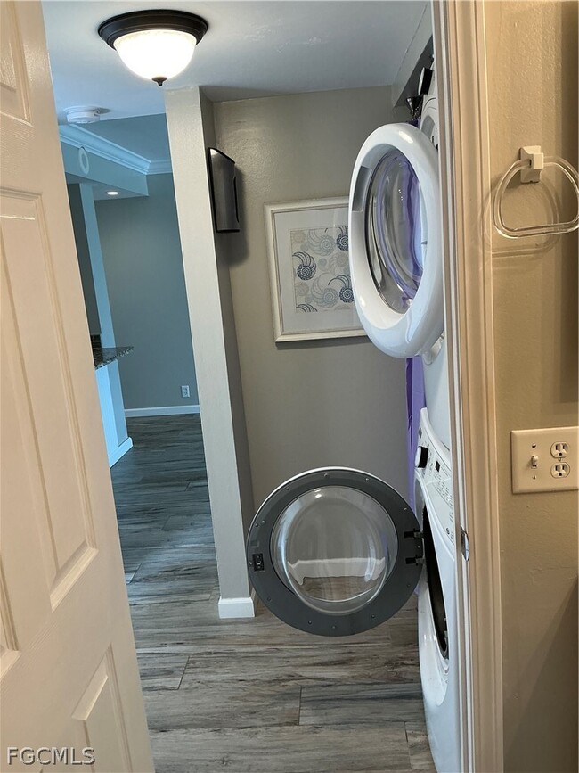 Building Photo - 2885 Palm Beach Blvd