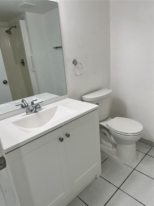 Building Photo - 9431 Fontainebleau Blvd