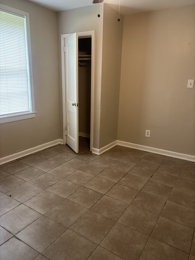 Building Photo - 375 Joubert Ave