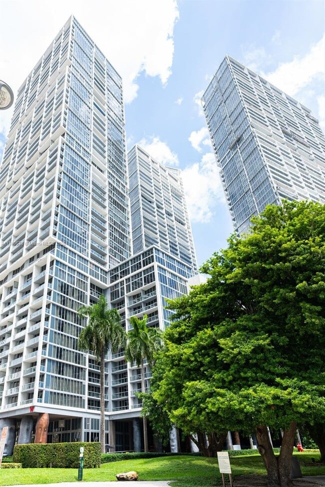 Building Photo - 495 Brickell Ave