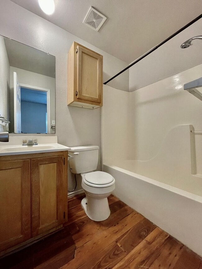 Building Photo - 1013-1015-1015 Advance St