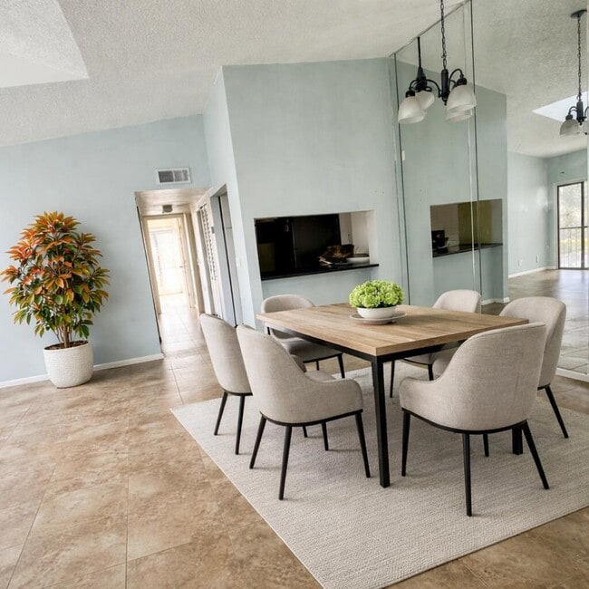 Building Photo - 1007 Green Pine Blvd