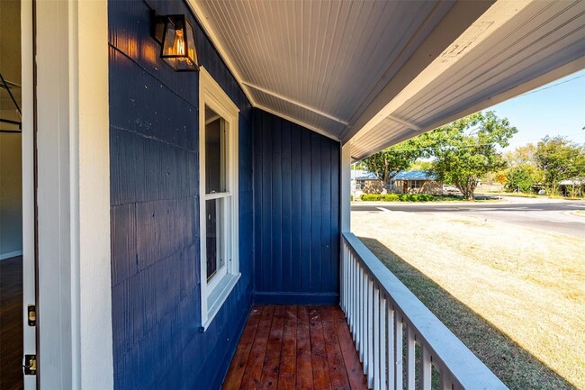 Building Photo - 1819 Pecan St