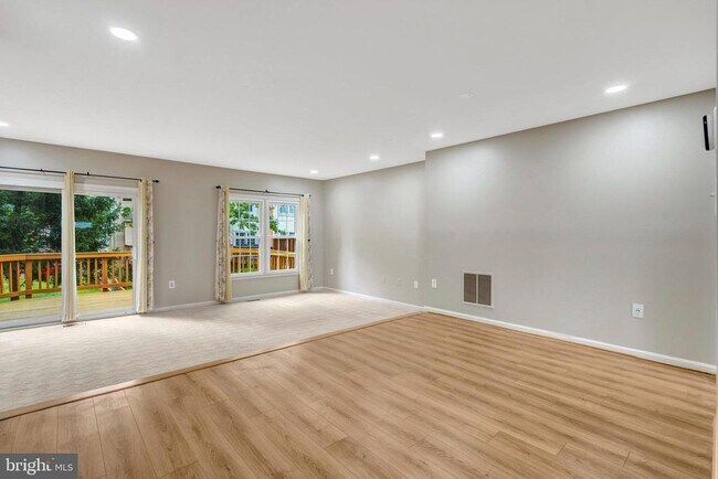 Building Photo - 4255 Sleepy Lake Dr