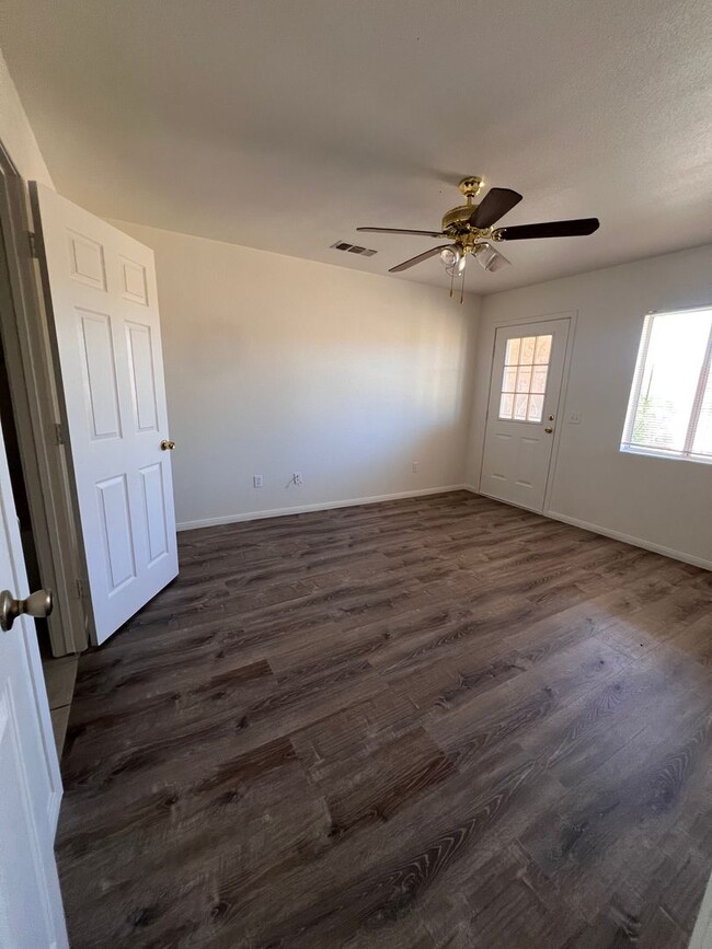 Building Photo - 7221 Murray Ln