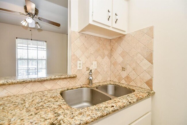 Building Photo - 9021 Gaylord Dr