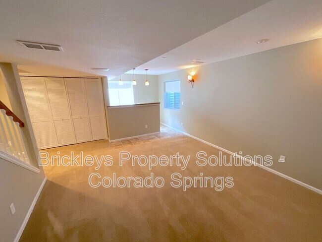 Building Photo - 7168 Prairie Wind Dr