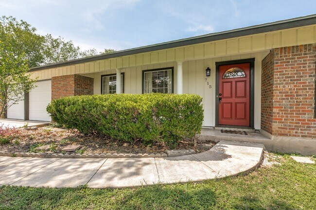 Building Photo - BEAUTIFUL 4-BEDROOM IN SUNSHINE ESTATES