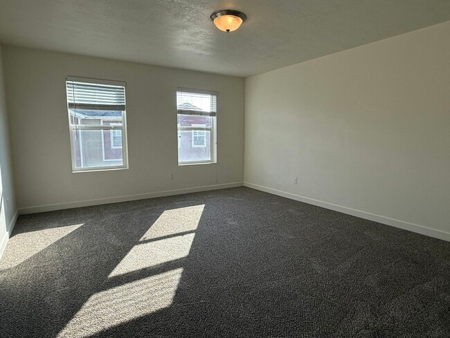 Building Photo - 98 E 670 N St