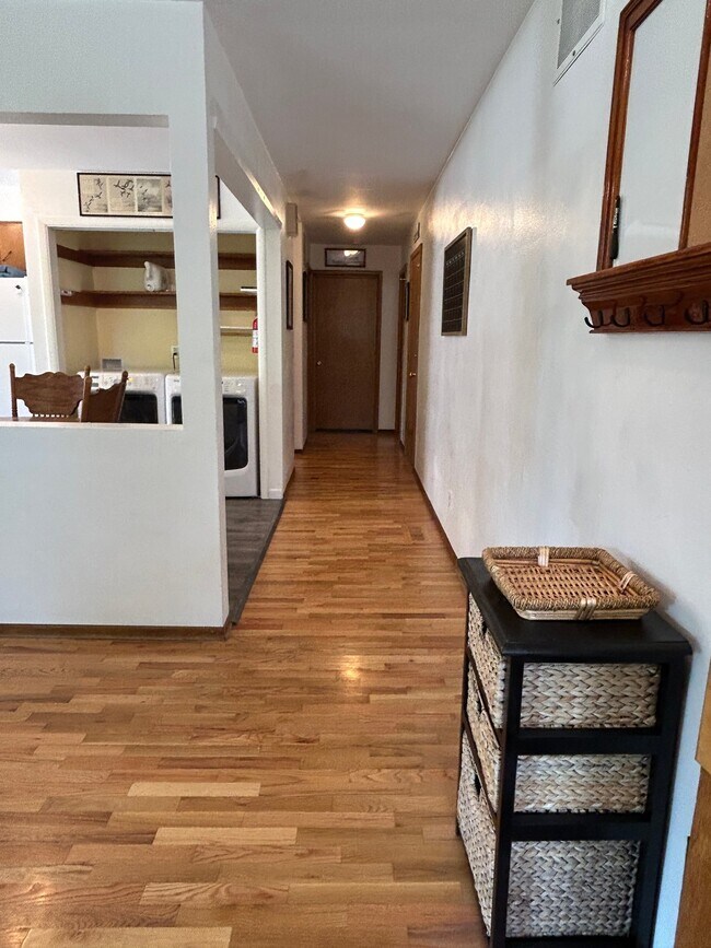 Building Photo - 302 N 37th Ave