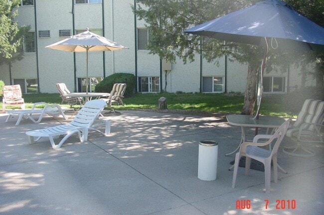 Building Photo - Great location off Leetsdale/Parker and Fl...