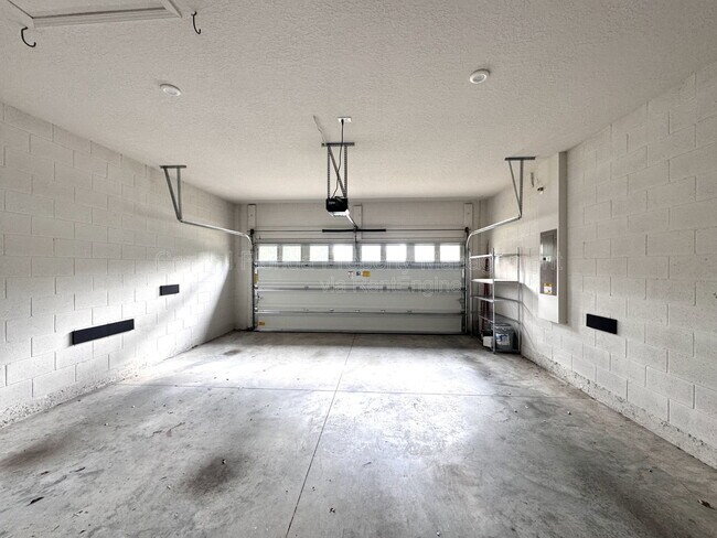 Building Photo - 5945 Glory Bower Dr