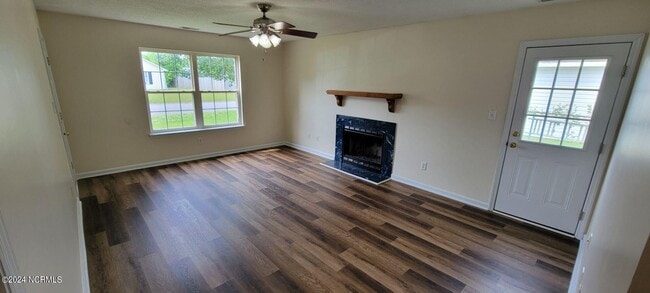 Building Photo - 1303 Navarro Loop