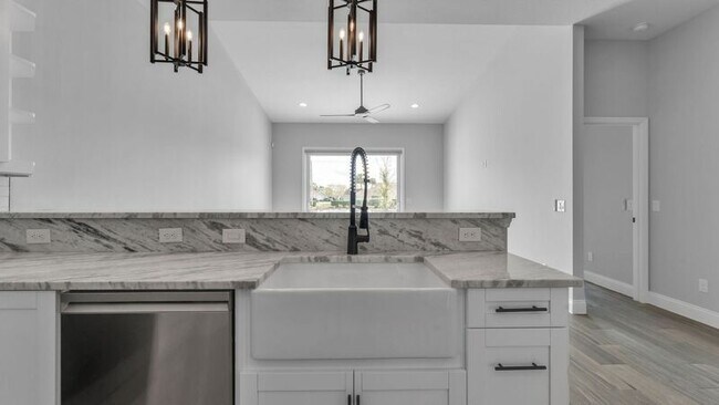 Building Photo - 1155 Windjammer Dr