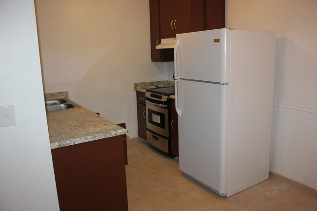 Kitchen - 13040 Dronfield Ave