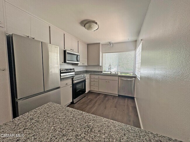 Building Photo - 499 Serento Cir