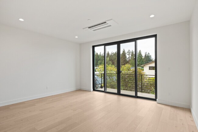 Building Photo - 614 5th Ave S