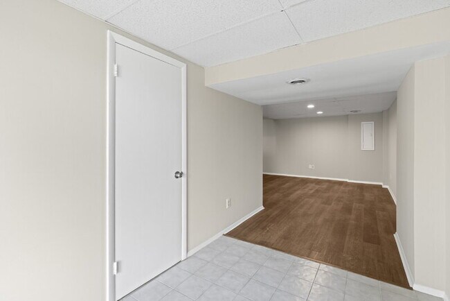 Building Photo - 916 Pentwood Ct