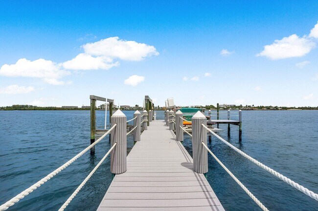 Building Photo - 2100 Notre Dame Dr