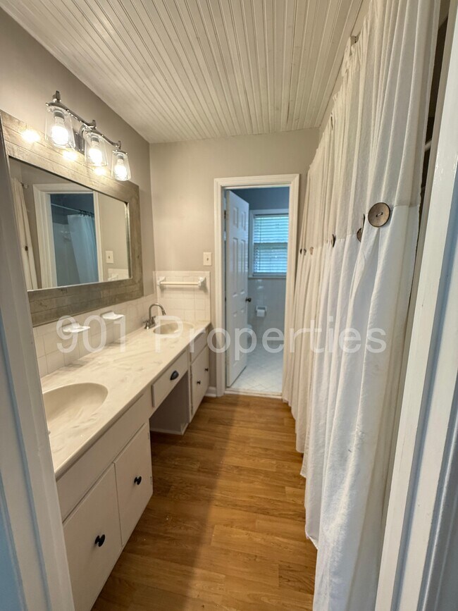 Building Photo - 6080 Barrentine Dr