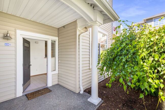 Building Photo - Ground Level Upgraded 2 Bedroom in Sterling Square!