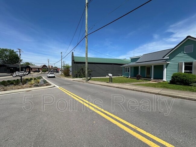 Building Photo - 1102 Batts Blvd