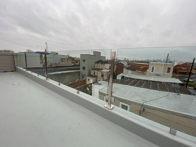Building Photo - Remodeled Home - Fishtown