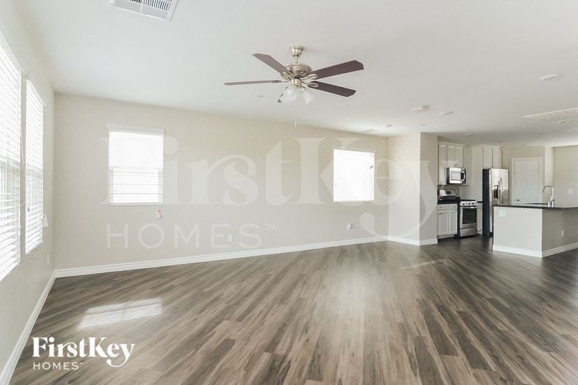 Building Photo - 803 N Water St