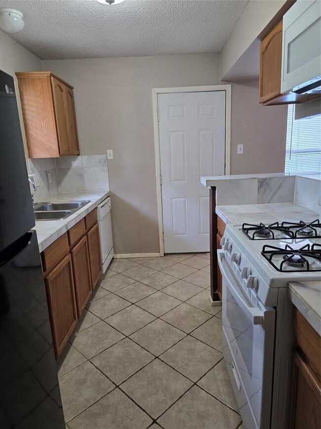 Building Photo - 16922 Whitebrush Loop