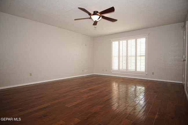 Building Photo - 4433 N Stanton St