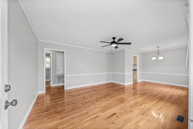 Building Photo - 541 Donna Dr