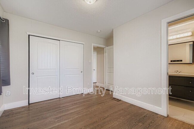 Building Photo - 2400 Pontiac St