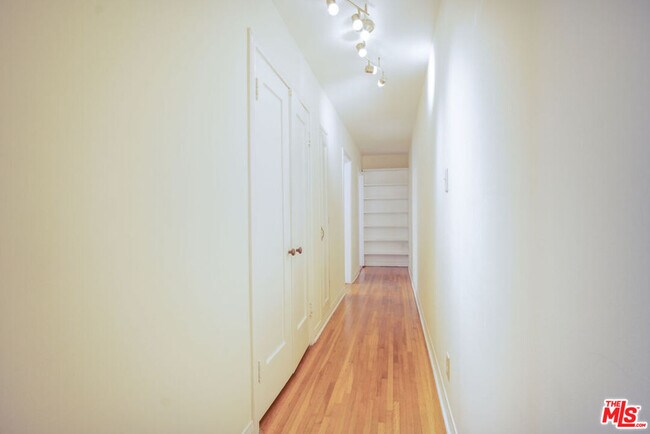 Building Photo - 6501 Drexel Ave