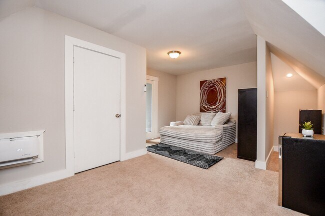 Building Photo - 4604 Chartres St