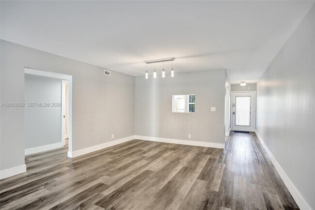 Building Photo - 3001 Portofino Isle