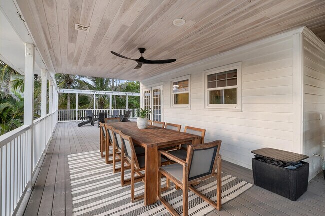 Building Photo - 12376 Jimmy Buffett Mem Hwy