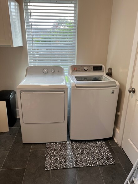 Washer/Dryer - 2108 Berry St