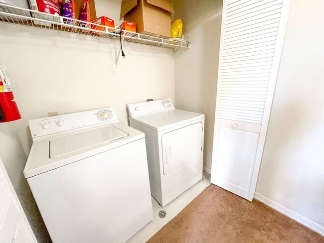 Building Photo - Campus Edge #913