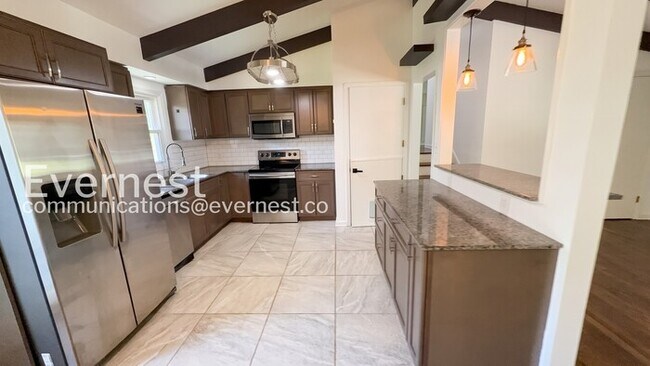 Building Photo - 7306 Larsen Ln