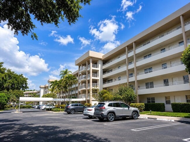 Building Photo - 3930 Oaks Clubhouse Dr