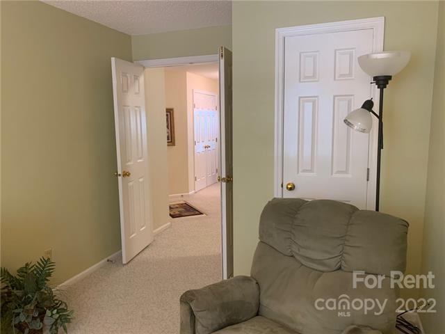 Building Photo - 19909 Henderson Rd