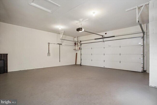 Building Photo - 1221 Forestville Dr