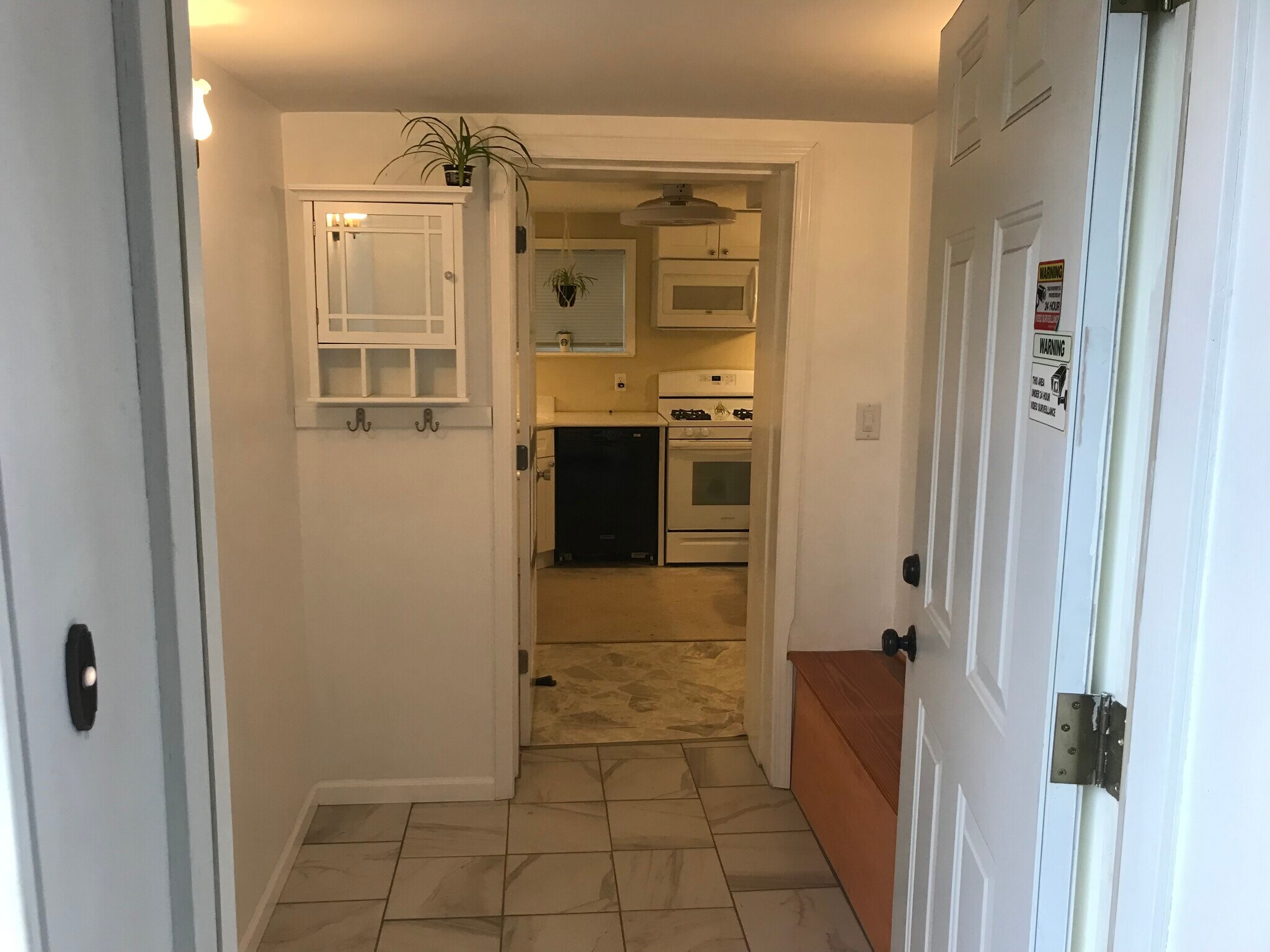 Building Photo - 5335 W Sunnyside Ave