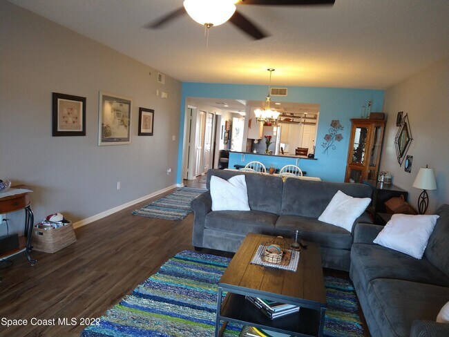 Building Photo - 603 Shorewood Dr