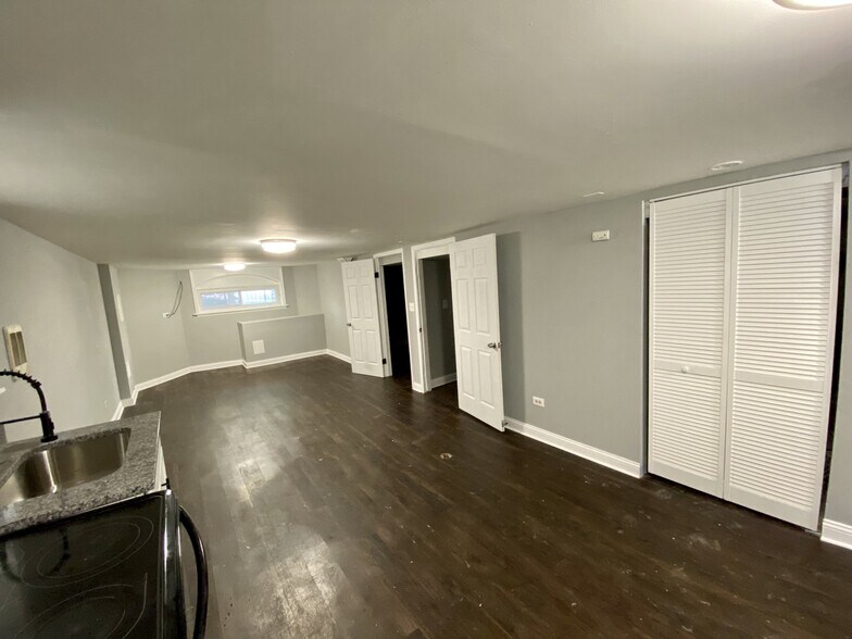 Building Photo - 5639 S Fairfield Ave